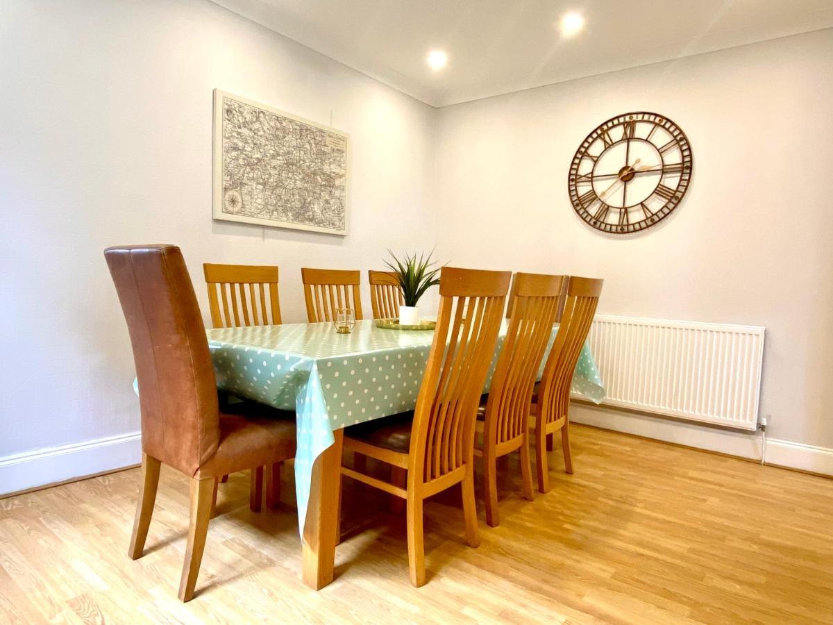 Great 4 Bedroom House - Great Location - Garden - Parking - Fast Wifi - Smart Tv - Newly Decorated - Sleeps Up To 8! Only 10 Mins Drive To Sandbanks Beach! Close To Poole & Bournemouth Luaran gambar