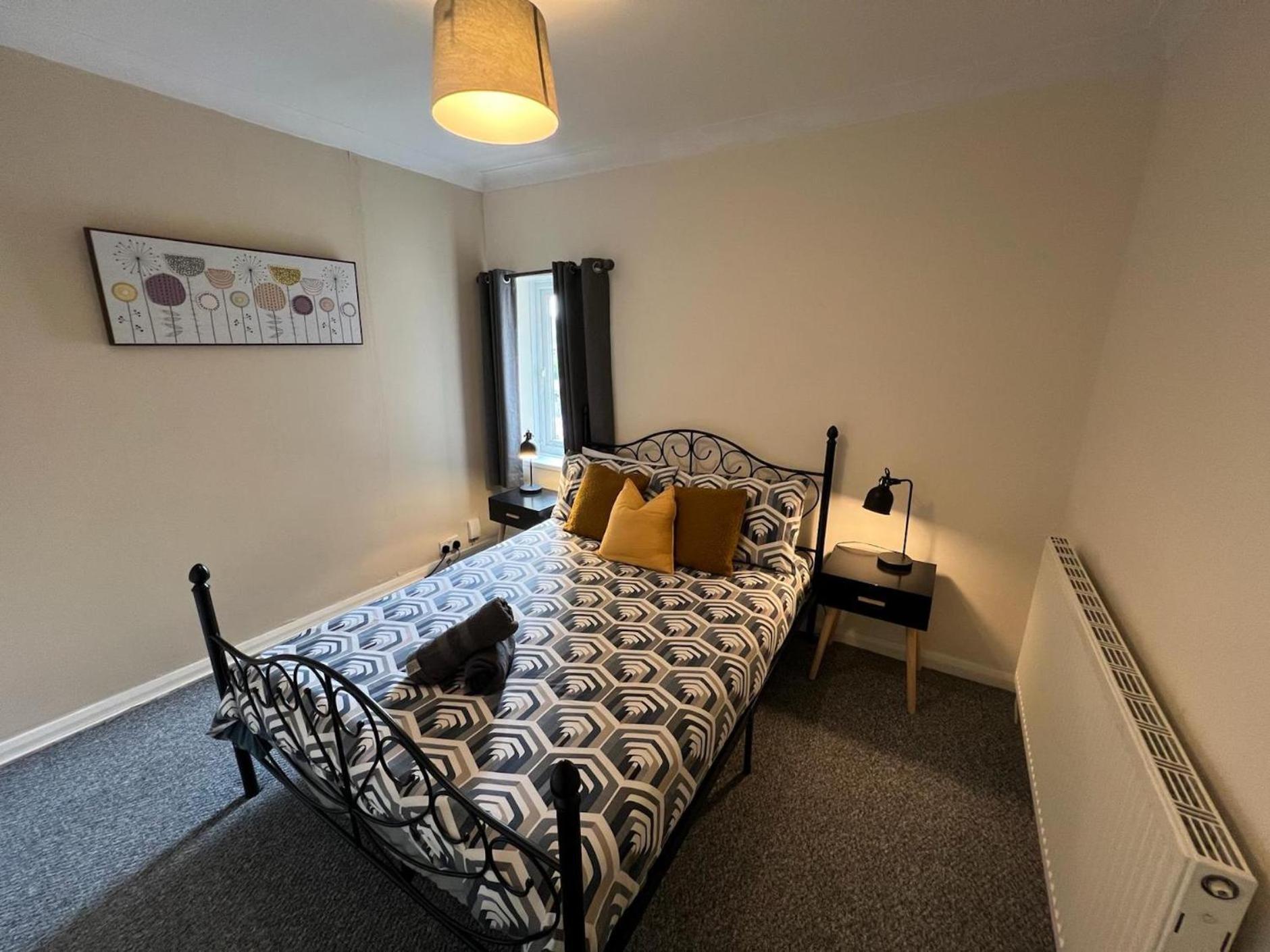Great 4 Bedroom House - Great Location - Garden - Parking - Fast Wifi - Smart Tv - Newly Decorated - Sleeps Up To 8! Only 10 Mins Drive To Sandbanks Beach! Close To Poole & Bournemouth Luaran gambar